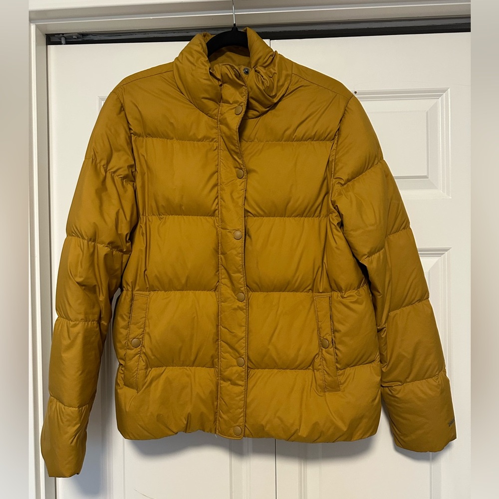 Patagonia large puffer down jacket